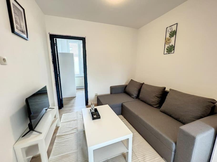 Station 173 C Bruxelles-Charleroi-Airport Apartment Exterior photo